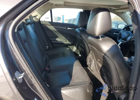 2019 Chrysler 300 Limited z USA, uszkodzony, nr VIN 2C3CCAEG1KH585688